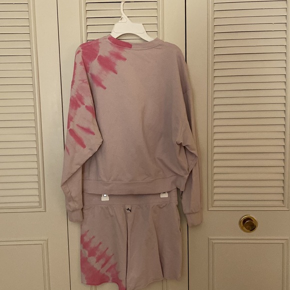 Cute and comfy, gently warn matching set! - Picture 2 of 5